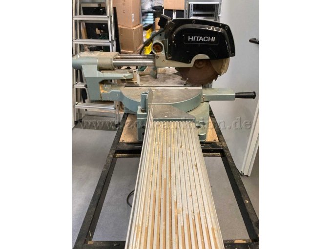 1 Hitachi C8FS - afkort- en verstekzaag – foto 4 – kavel bij Zoll-Auktion, Eberswalde