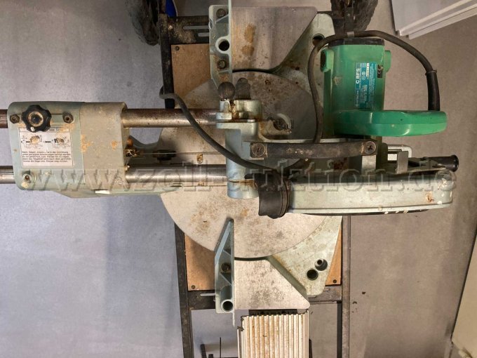 1 Hitachi C8FS - afkort- en verstekzaag – foto 5 – kavel bij Zoll-Auktion, Eberswalde