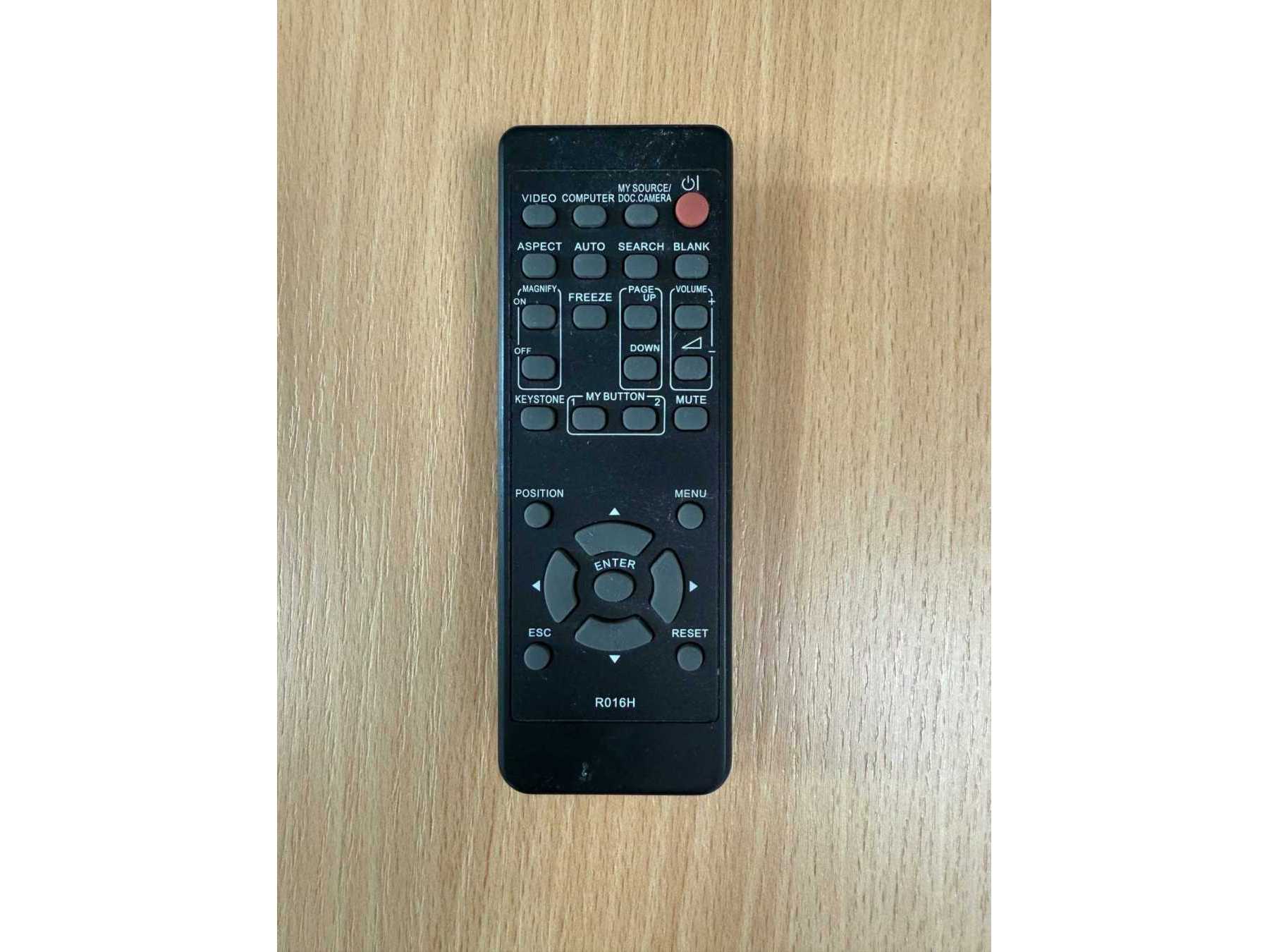 Hitachi CP-EX250N
Fernbedienung Vorderseite