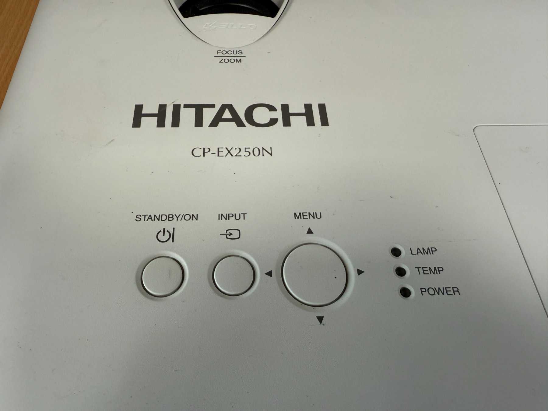 Hitachi CP-EX250N
Ansicht Bedienfeld