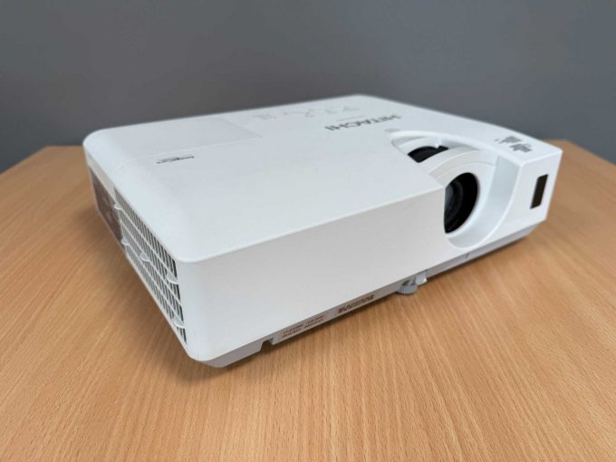 Hitachi CP-EX250N
Ansicht von vorne