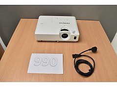 Hitachi CP-EX250N 
Gesamtansicht