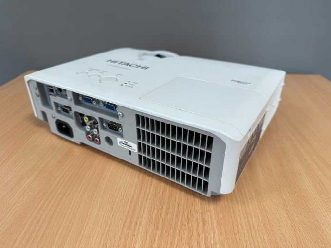 Hitachi CP-WX3530WN Beamer
Ansicht von hinteb