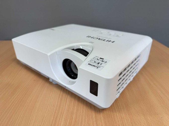 Hitachi CP-WX3541WN Beamer
Ansicht von vorne