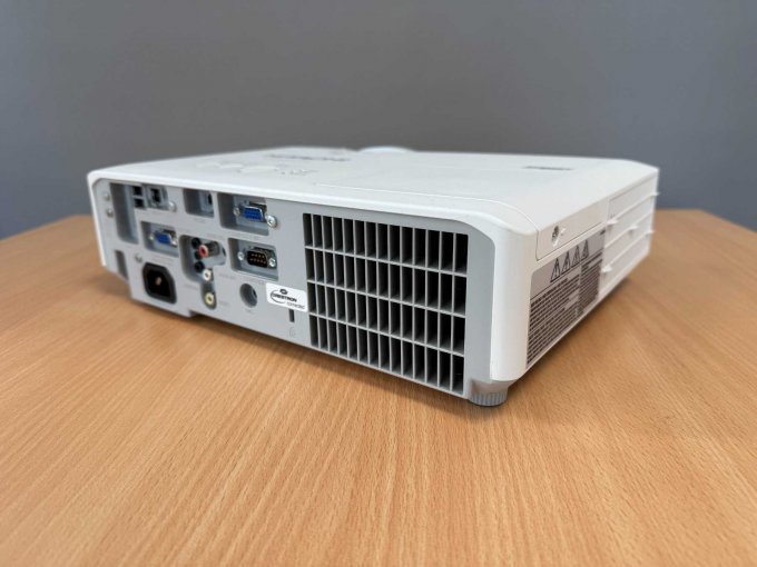 Hitachi CP-WX3541WN Beamer
Ansicht von hinten