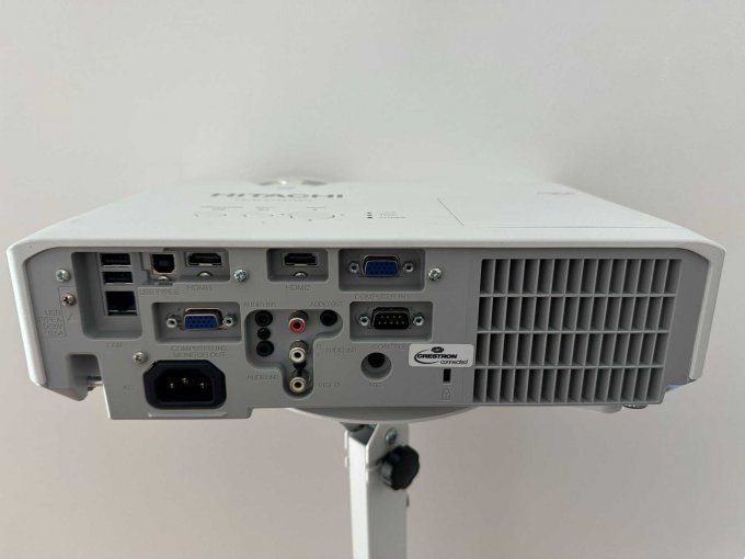 Hitachi CP-WX3541WN Beamer 
Ansicht von hinten