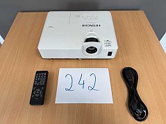 Hitachi CP-WX3541WN Beamer
mit Stromkabel und Fernbedienung