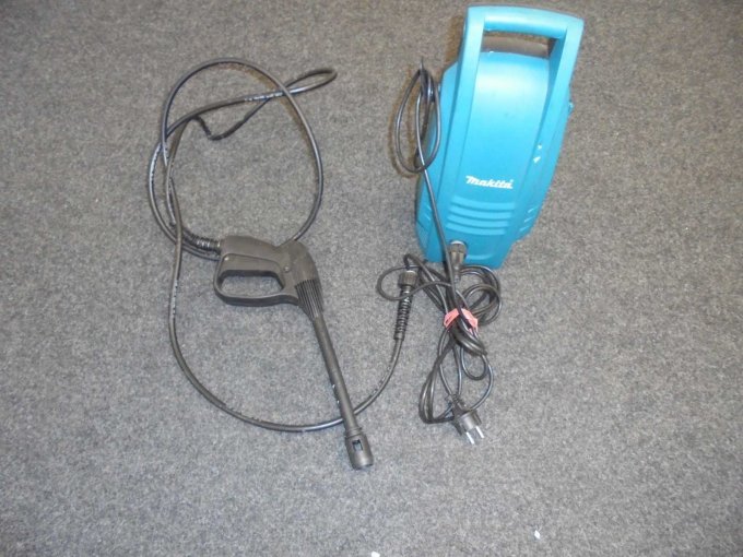 1 Hochdruckreiniger Makita HW 101 mit Lanze