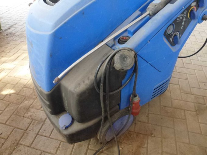 Ansicht mit Stromkabel