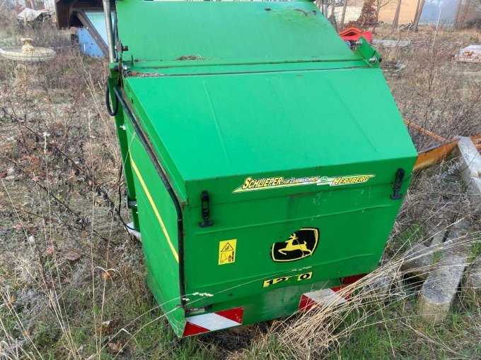 John Deere 345H Hochentleerung