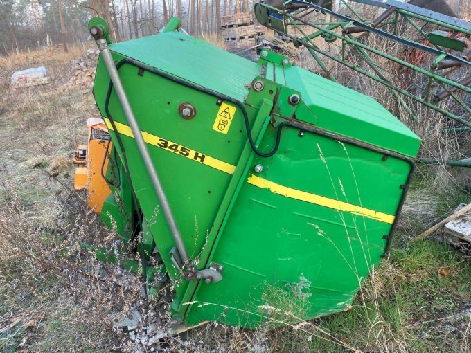 John Deere 345H Hochentleerung