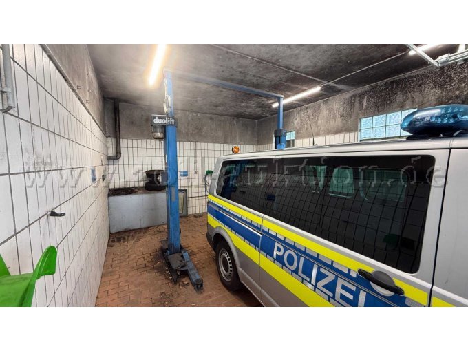 Frontansicht Hebebühne