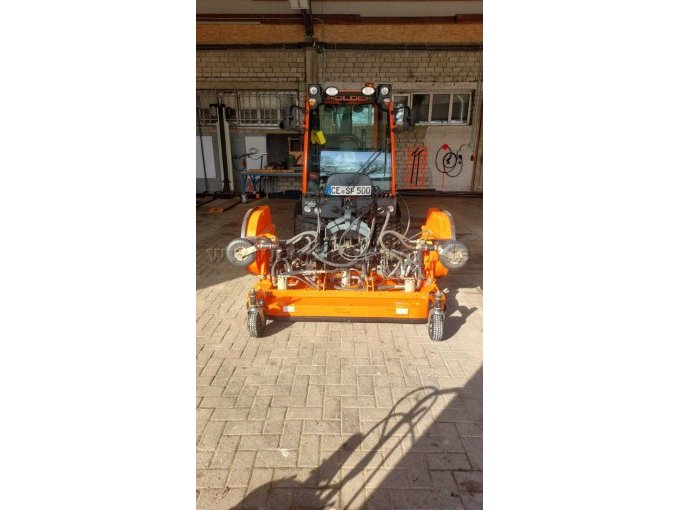 Frontansicht mit Mähwerk