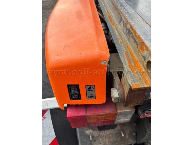 Risse Verkleidung hinten links
