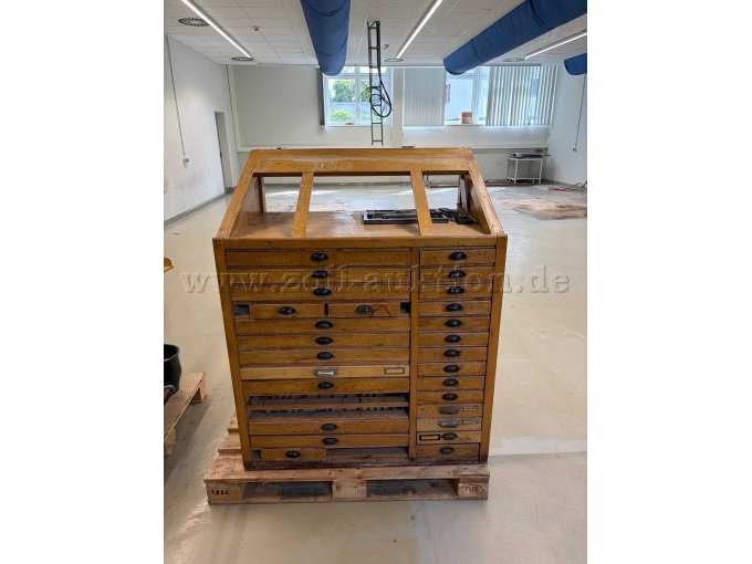Holzkommode Frontansicht Holzkommode Frontansicht