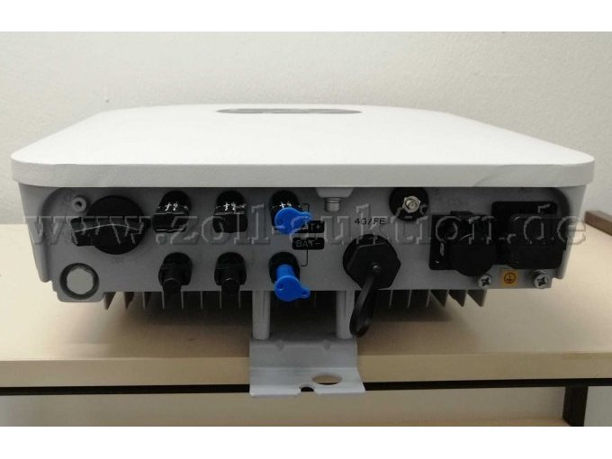 Seitenansicht mit Anschlüssen