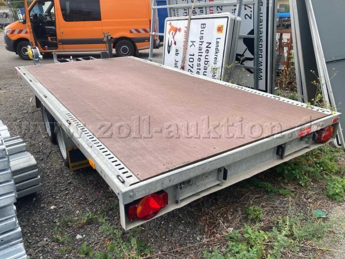 Anhänger seitlich