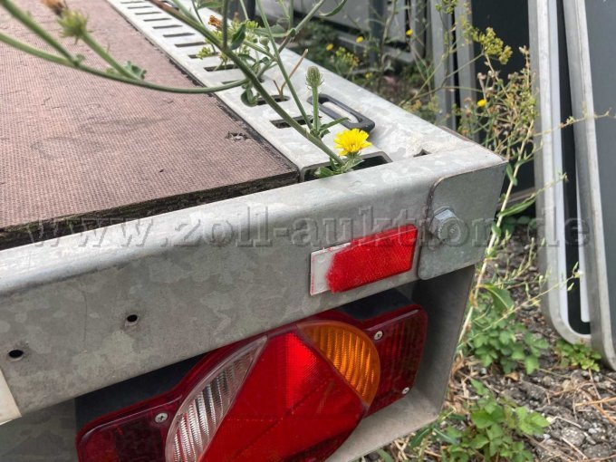 Rückstrahler rechts defekt