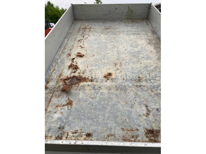 Rost und Löcher Ladefläche