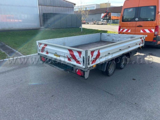 Anhänger hinten rechts