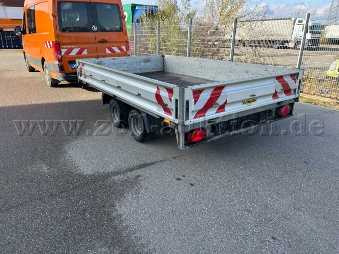 Anhänger hinten links