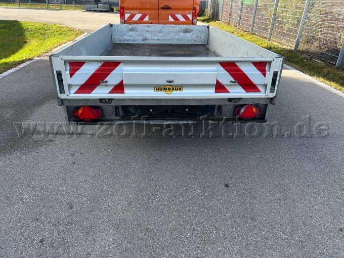 Anhänger von hinten