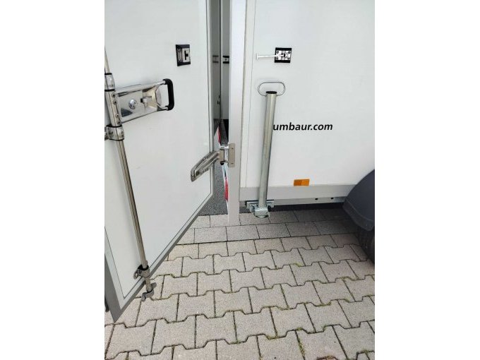 Tür und Stütze rechts