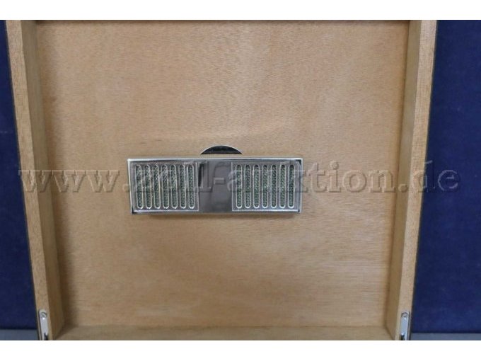 Detailaufnahme des Humidors von innen (Deckel)