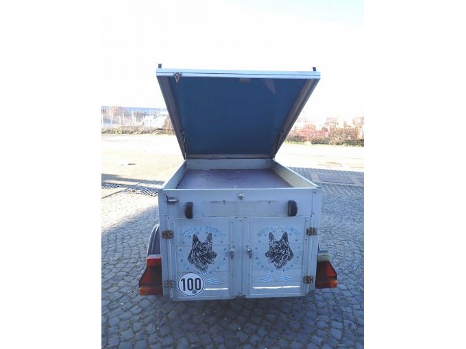 Blick auf den geöffneten Deckel