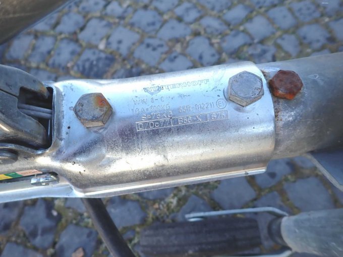 Eingestanzte Informationen auf der Zugdeichsel