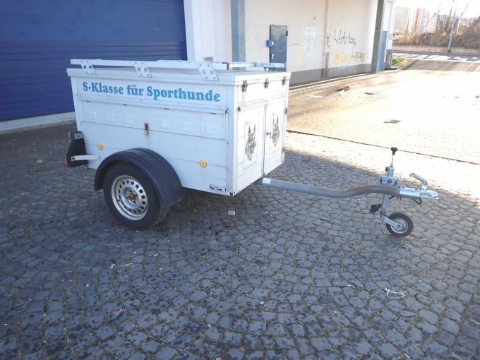 Anhänger seitlich