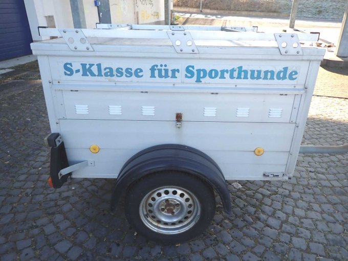 Blick auf die Lüftungsschlitze, seitlich