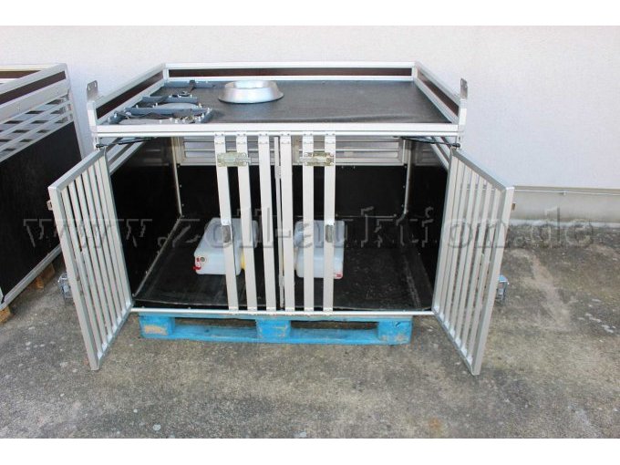 Frontal Türen geöffent