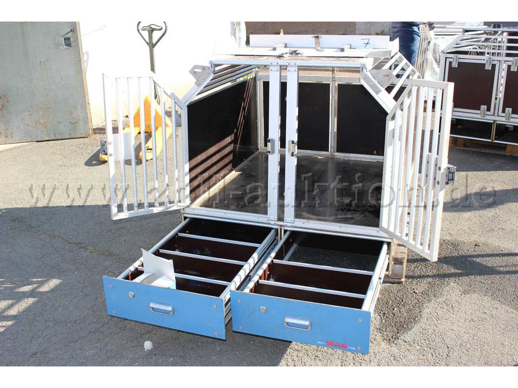 Frontansicht Hundebox