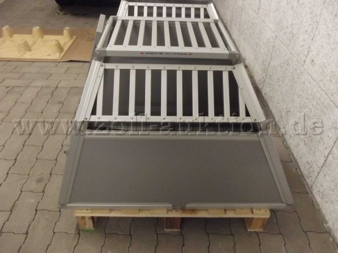 Hundebox von rechts