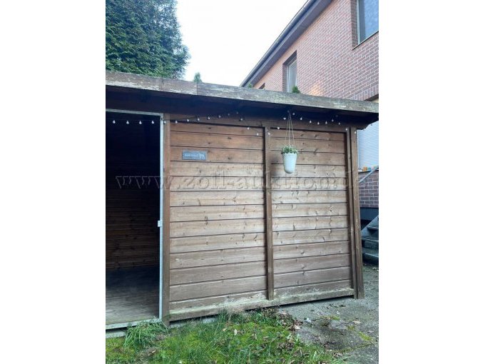 Zwinger von außen (rechte Seite))