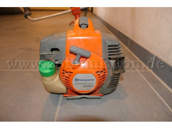 Detailaufnahme Motor mit Seilzugstarter