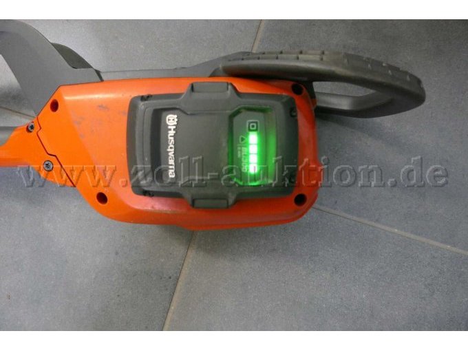 Detailaufnahme Akku-Halterung mit Akku