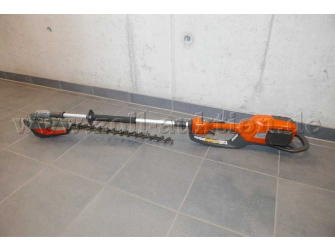 Gesamtaufnahme mit eingeklapptem Schwert