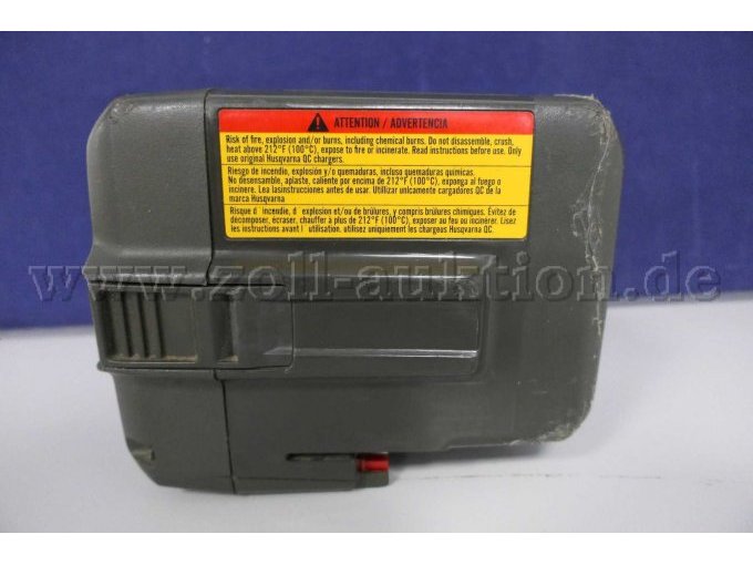 Detailaufnahme Warnhinweise Akku