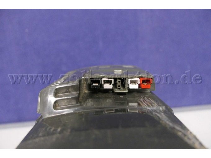 Detailaufnahme Akku mit Anschlussbuchsen