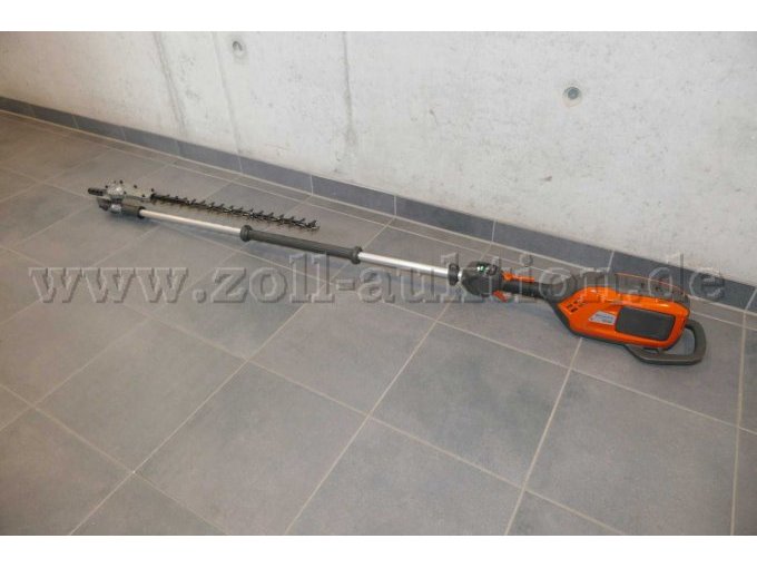 Detailaufnahme mit eingeklapptem Schwert