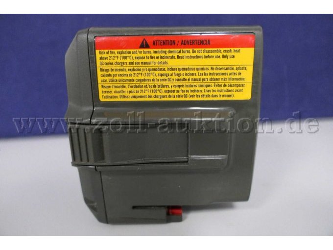 Detailaufnahme Akku mit Warnhinweisen