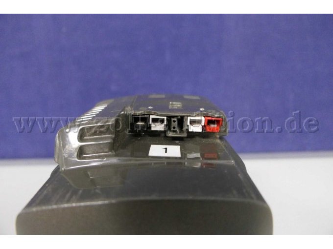 Detailaufnahme Akku mit Anschlussbuchsen