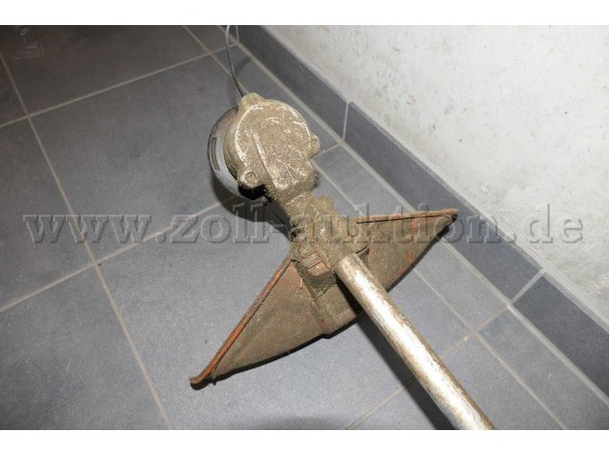 Detailaufnahme Trimmer mit Schutzblech von oben