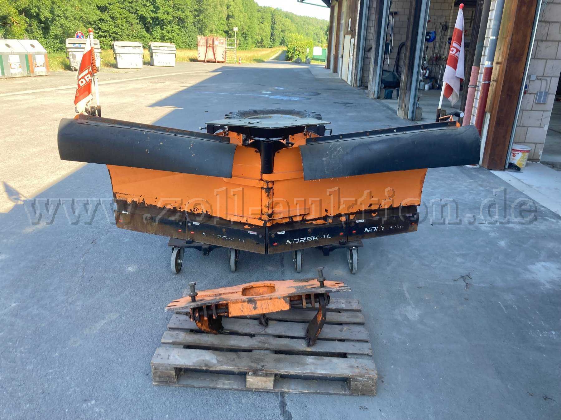 Frontansicht mit Anbauplatte
