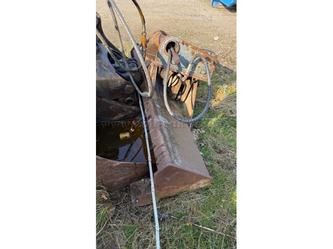 Ansicht Grabenräumlöffel seitlich