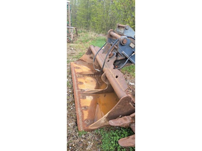 Seitenansicht Grabenräumlöffel