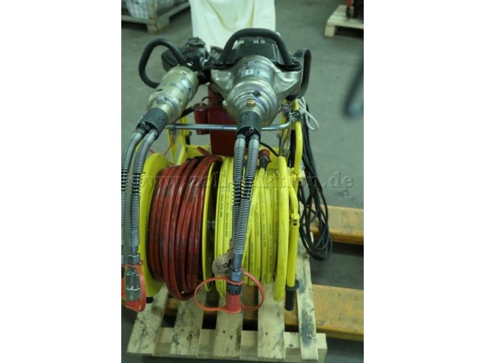 Hydraulisches Rettungsgerät von hinten