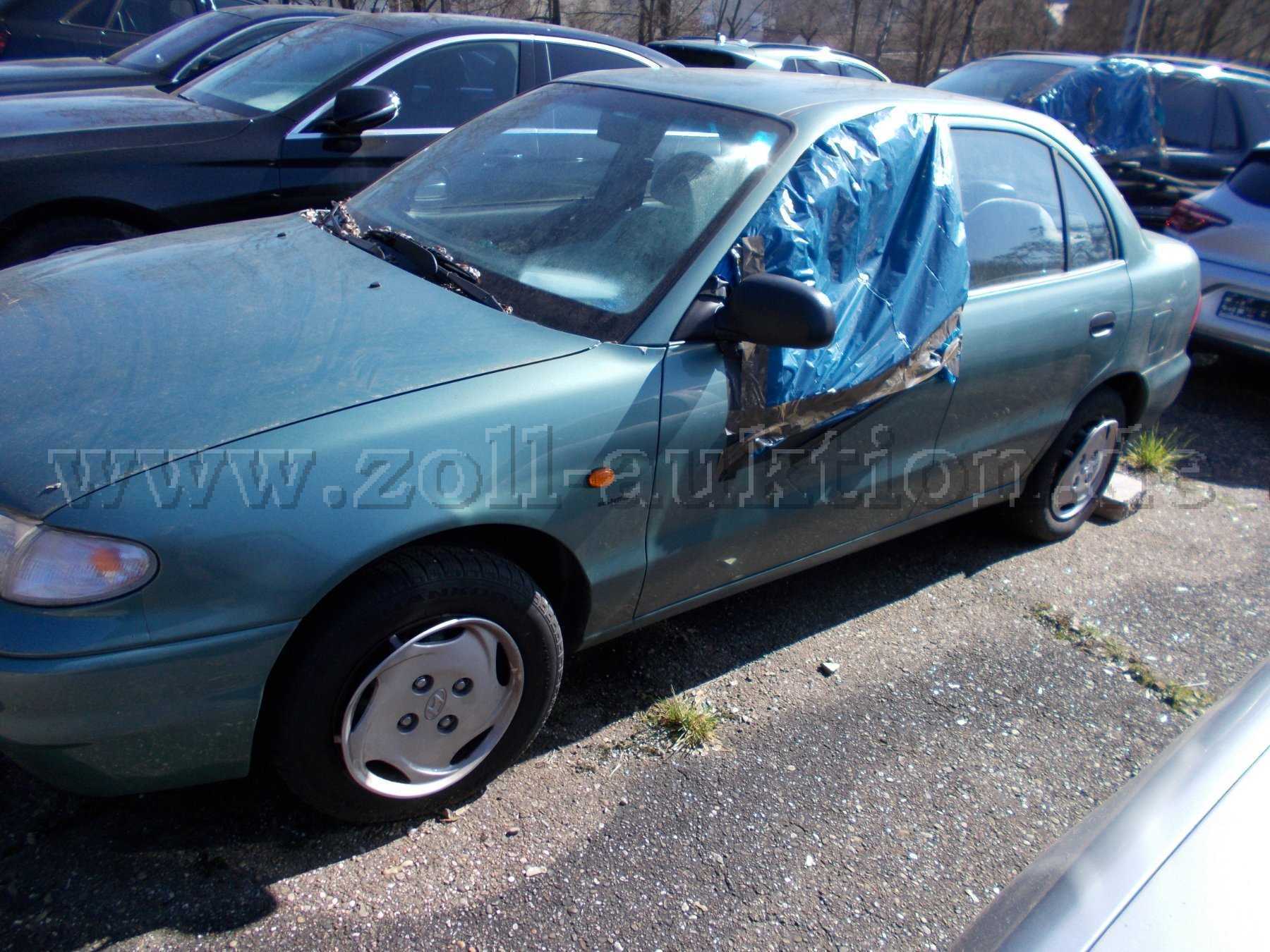 Ansicht Fahrerseite mit abgeklebter Scheibe